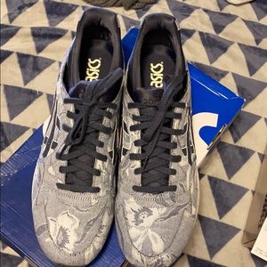 ASICS Gel-lyte tennis shoe